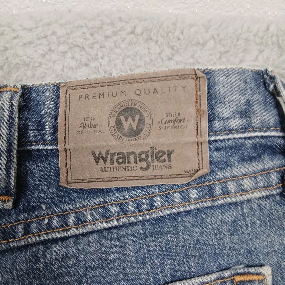 Wrangler Relaxed Fit Blue Jeans Men's 44x30 Made in Nicaragua USA Fabric‎